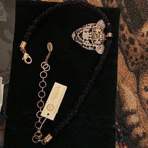 Brand NWT lion necklace with a very sparkly chain